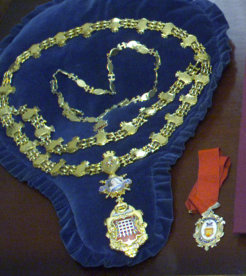 Mayor/Mayoress' Chains and Badge
